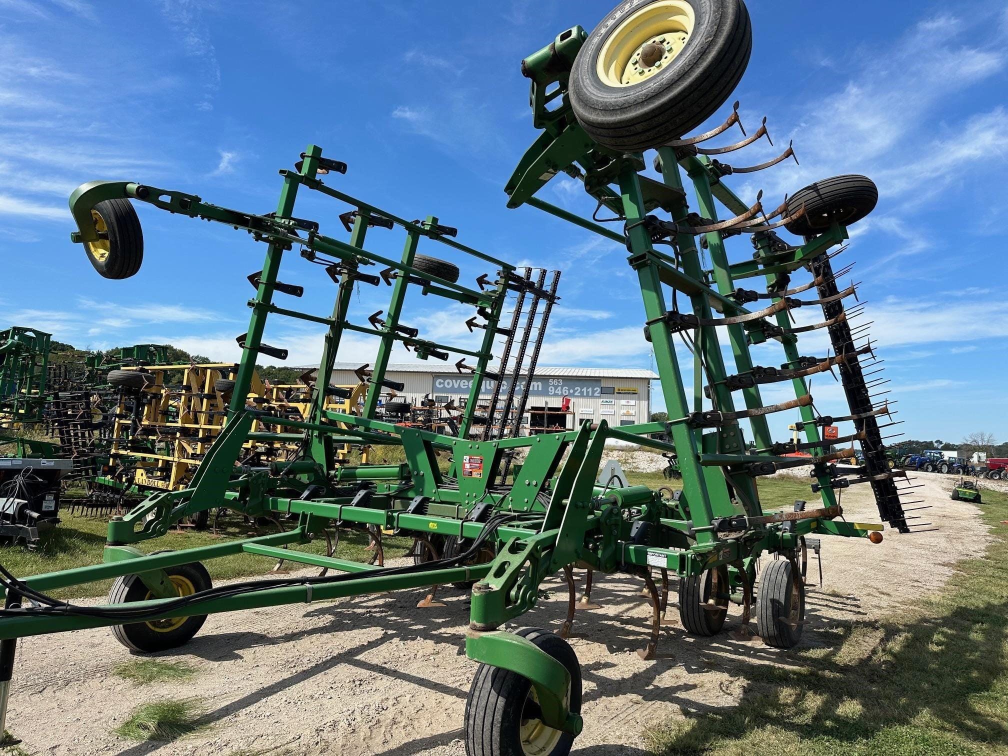 John Deere 2200 Equipment Image0