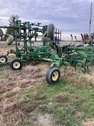 John Deere 2200 Equipment Image0