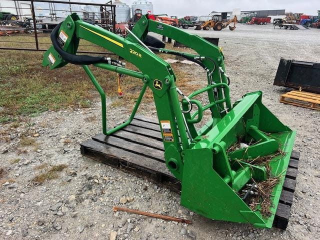 John Deere 220R Equipment Image0