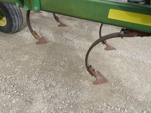 Image of John Deere 2210 equipment image 3