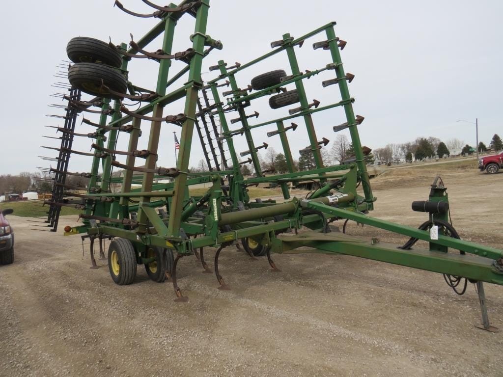 John Deere 2210 Equipment Image0