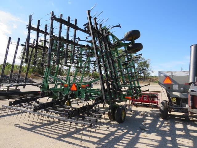 Image of John Deere 2210 equipment image 2