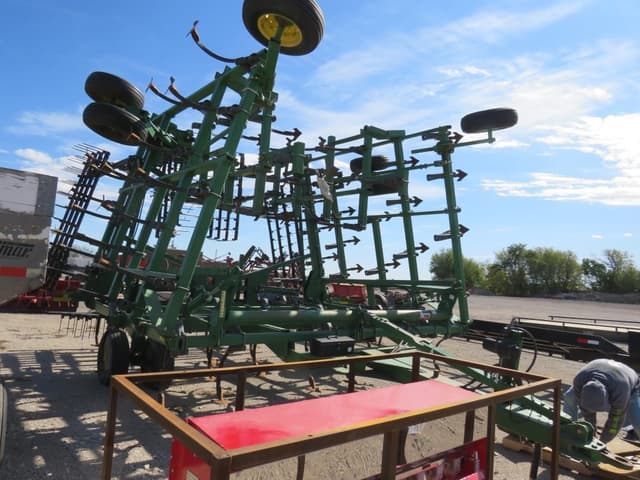 Image of John Deere 2210 equipment image 1