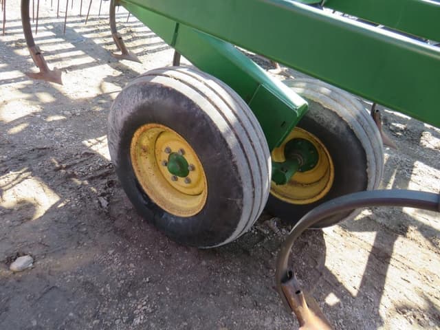 Image of John Deere 2210 equipment image 4