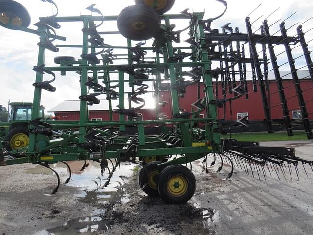 Image of John Deere 2210 equipment image 2