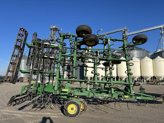 Image of John Deere 2210 equipment image 1