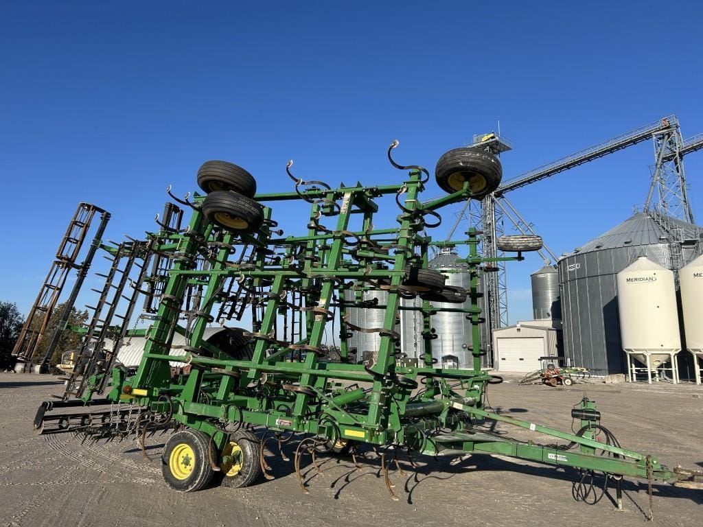 John Deere 2210 Equipment Image0