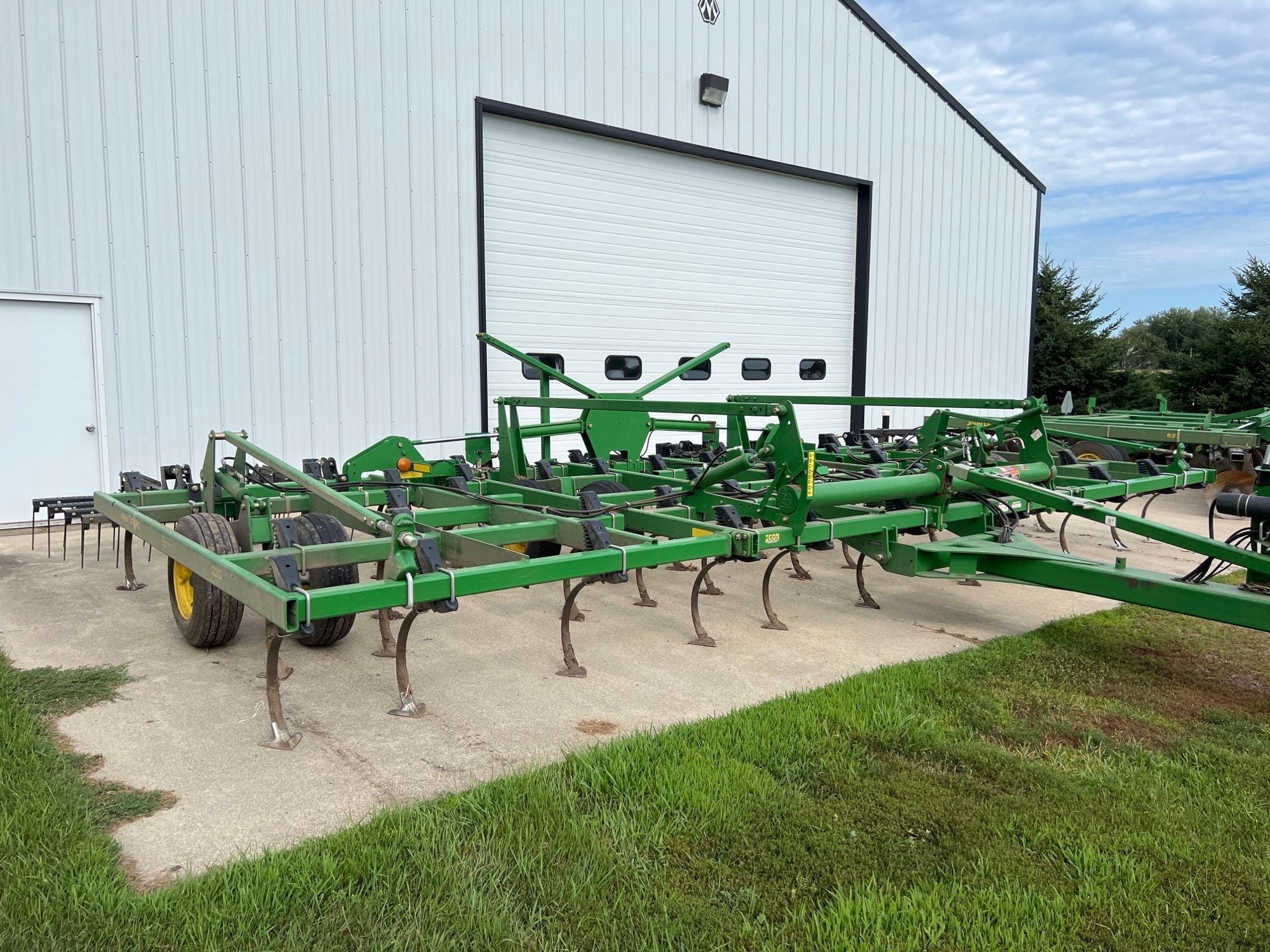 Main image John Deere 2210