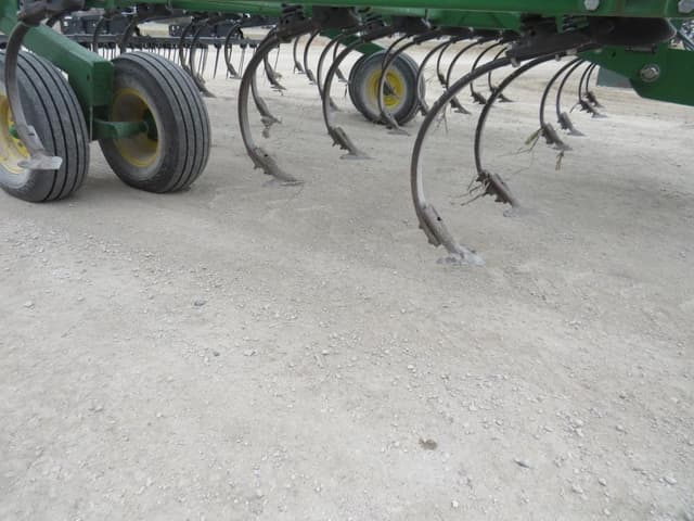 Image of John Deere 2210 equipment image 1