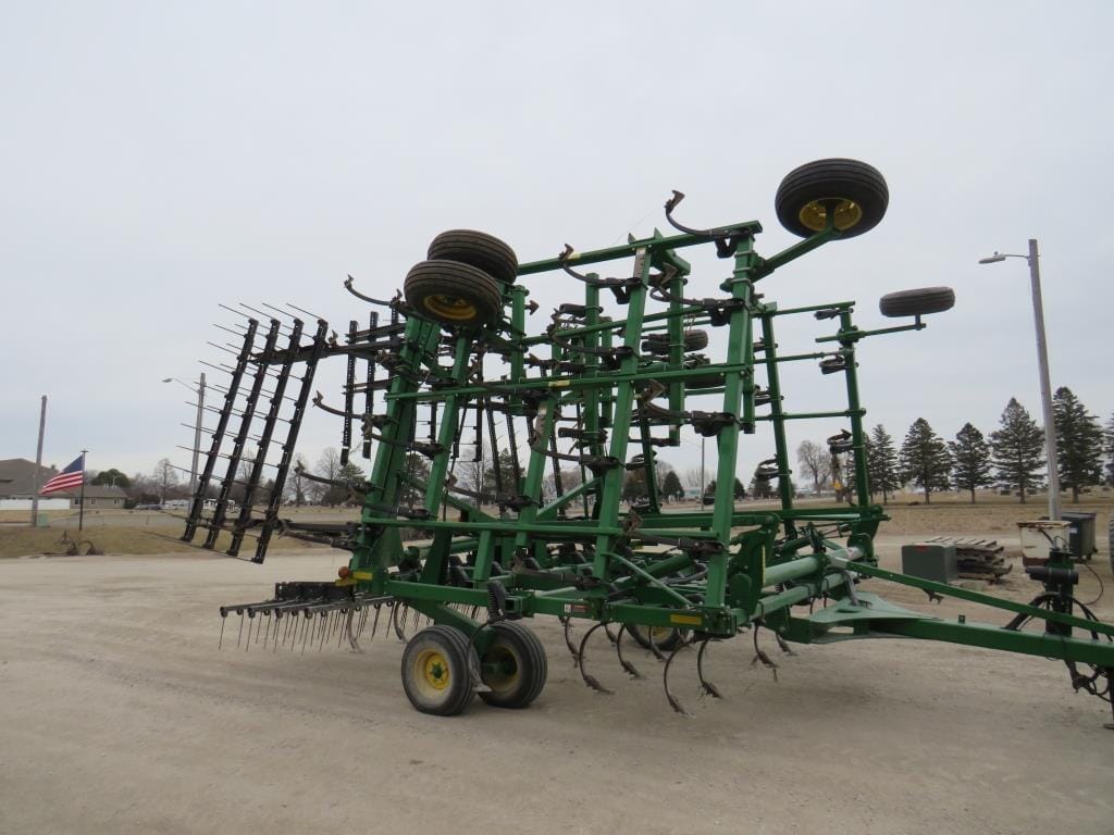 John Deere 2210 Equipment Image0