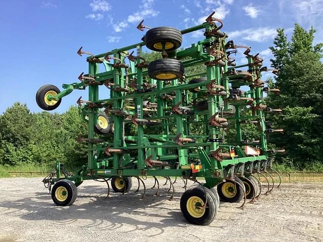 Image of John Deere 2210 equipment image 2
