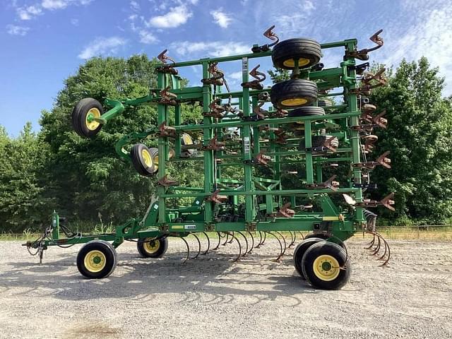 Image of John Deere 2210 equipment image 1