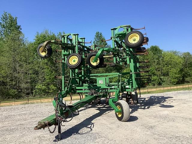 Image of John Deere 2210 equipment image 1