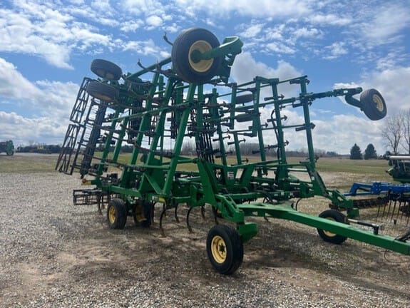 John Deere 2210 Equipment Image0