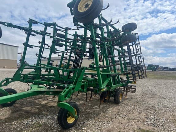 Image of John Deere 2210 equipment image 2