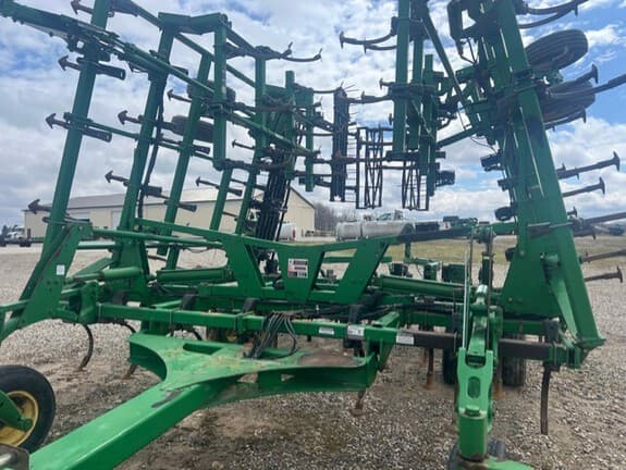 Image of John Deere 2210 equipment image 1