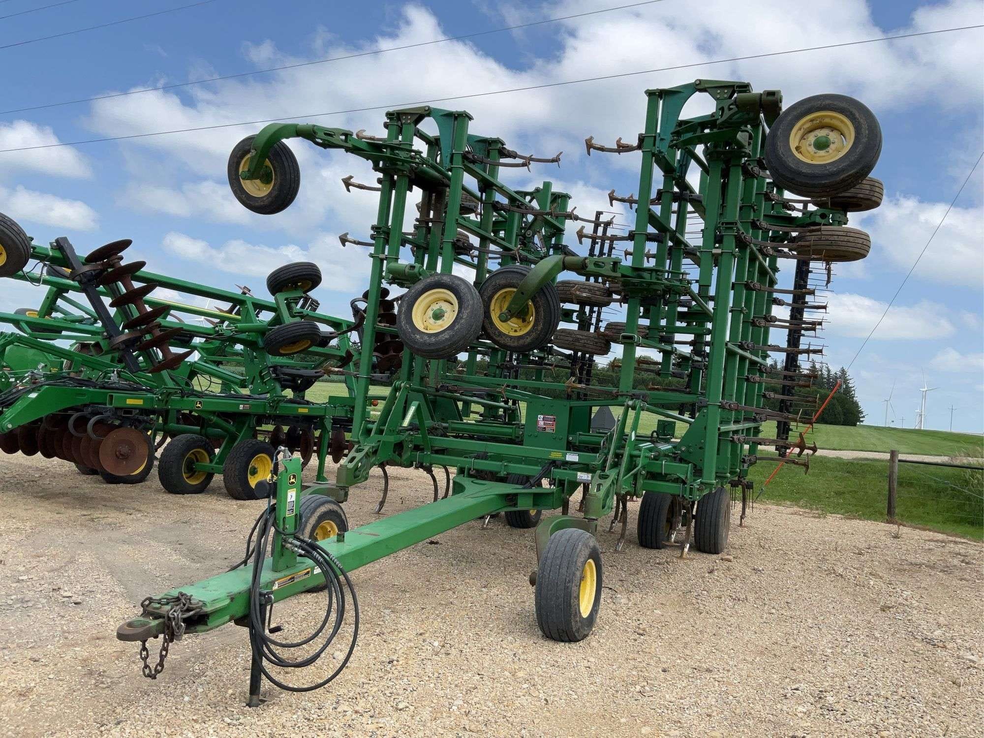 John Deere 2210 Equipment Image0