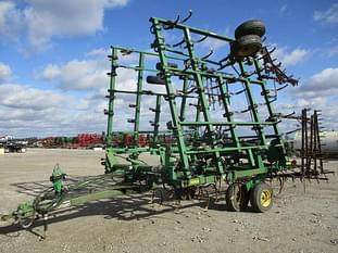 John Deere 2210L Equipment Image0