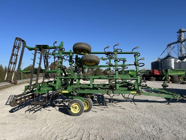 Image of John Deere 2210 equipment image 3