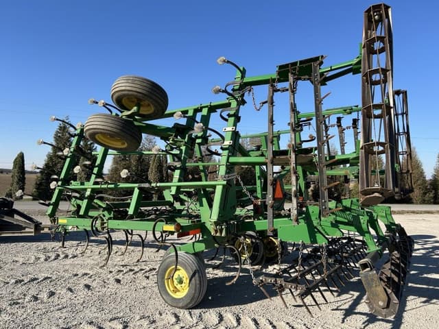 Image of John Deere 2210 equipment image 4