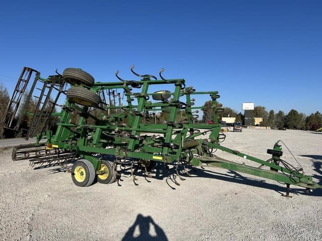 Image of John Deere 2210 equipment image 1