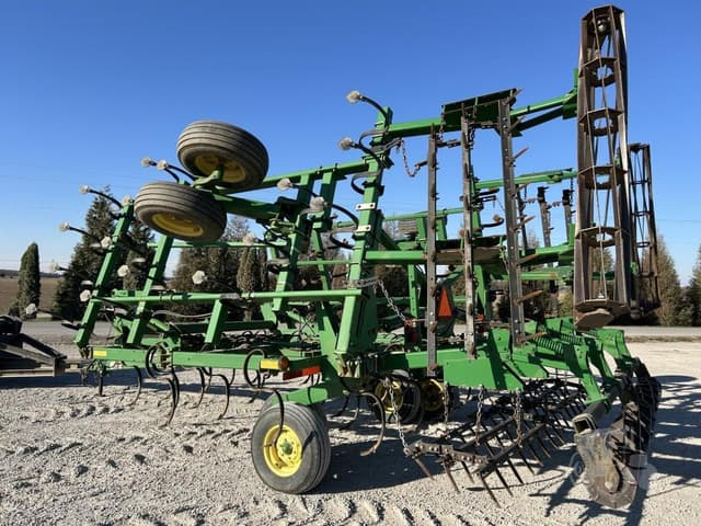 Image of John Deere 2210 equipment image 4