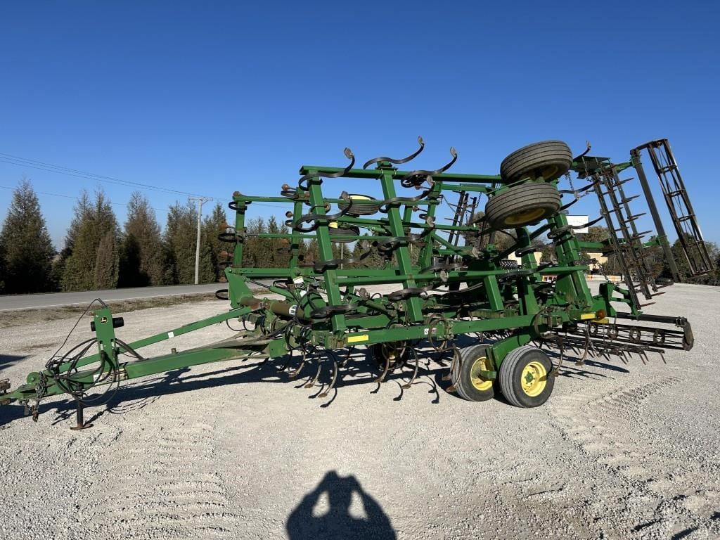 John Deere 2210 Equipment Image0