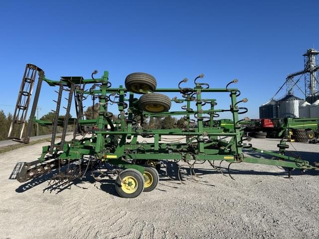 Image of John Deere 2210 equipment image 3