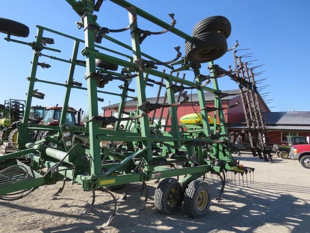 Image of John Deere 2210 equipment image 1