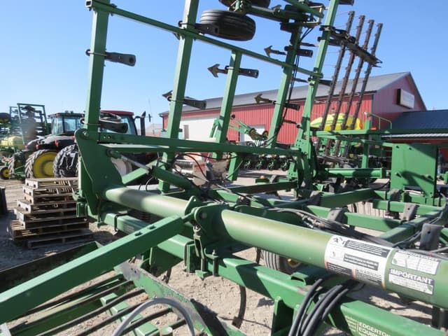 Image of John Deere 2210 equipment image 3