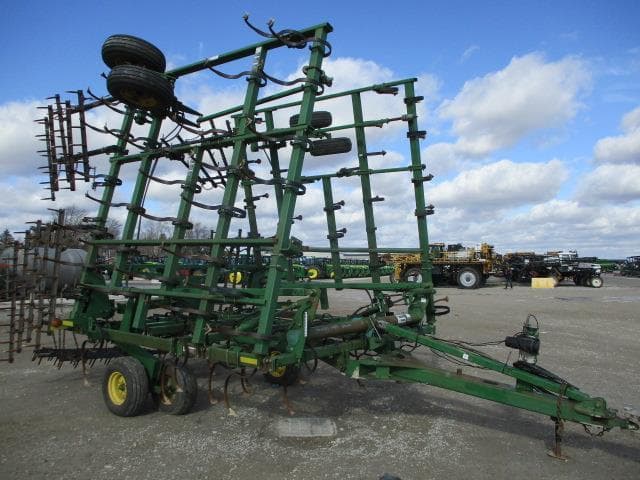 Image of John Deere 2210 equipment image 1