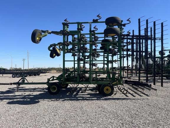 Image of John Deere 2210 equipment image 1