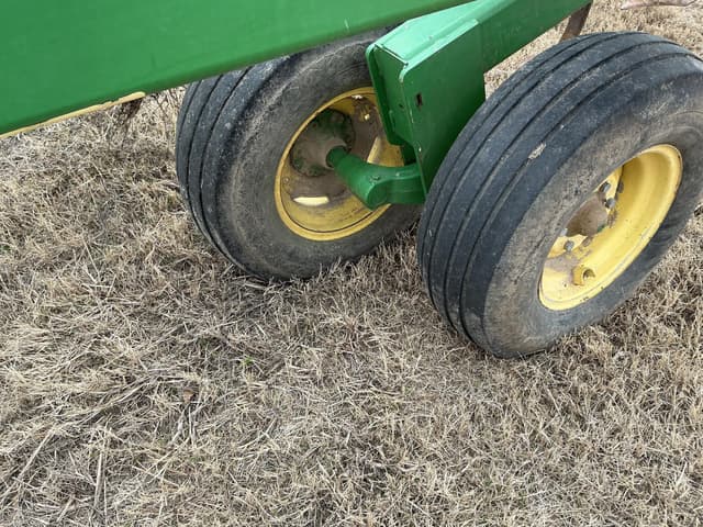 Image of John Deere 2210 equipment image 3