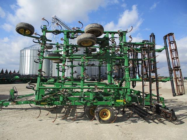 Image of John Deere 2210L equipment image 3