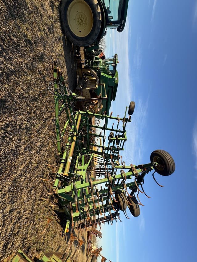 Image of John Deere 2210 equipment image 1