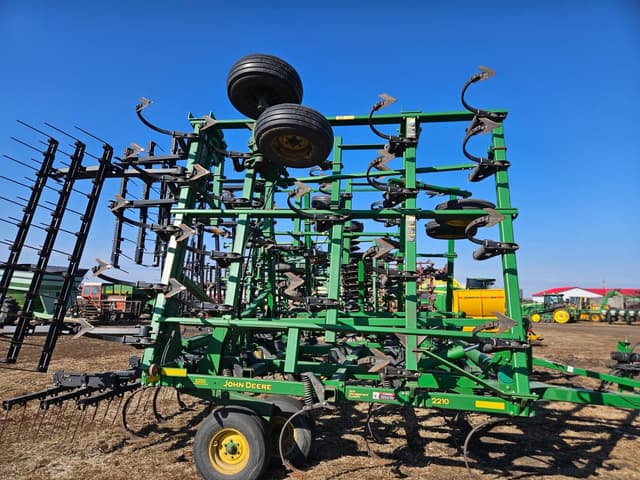 Image of John Deere 2210 equipment image 1