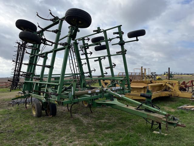 Image of John Deere 2210 equipment image 1