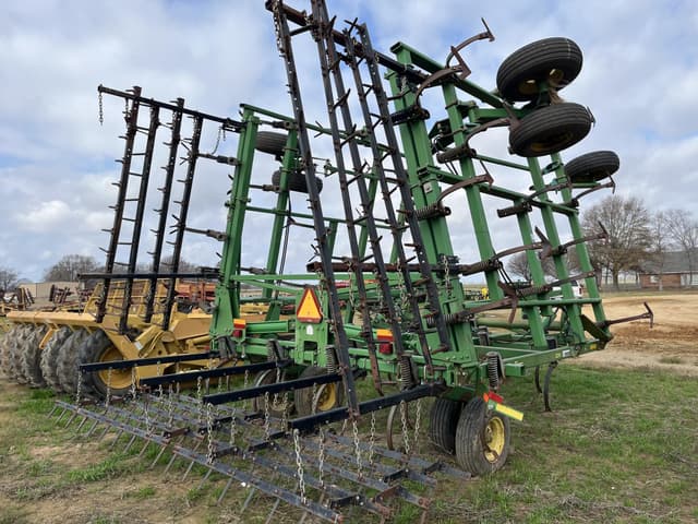 Image of John Deere 2210 equipment image 2