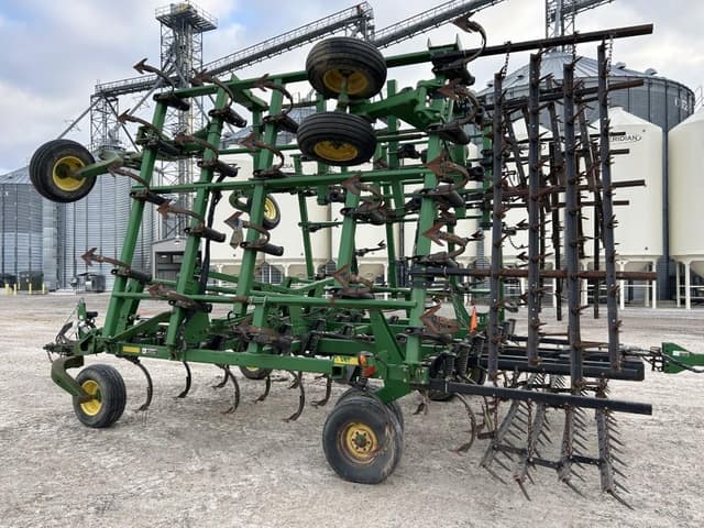 Image of John Deere 2210 equipment image 2