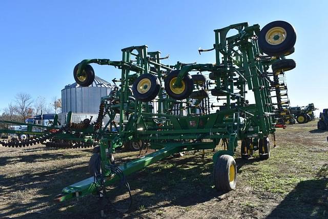 Image of John Deere 2210 equipment image 1