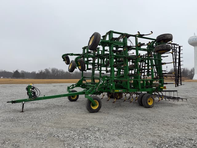 Image of John Deere 2210 equipment image 2