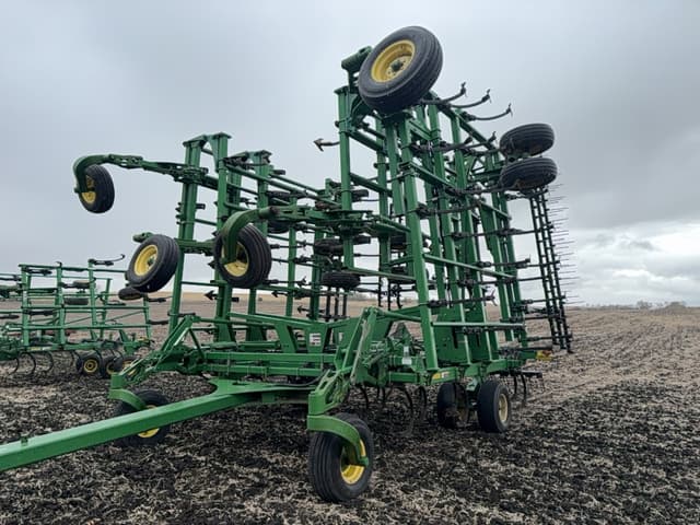 Image of John Deere 2210 equipment image 1