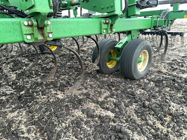 Image of John Deere 2210 equipment image 3