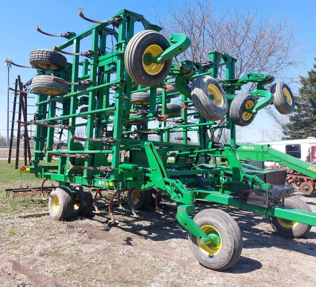 Image of John Deere 2210 equipment image 2