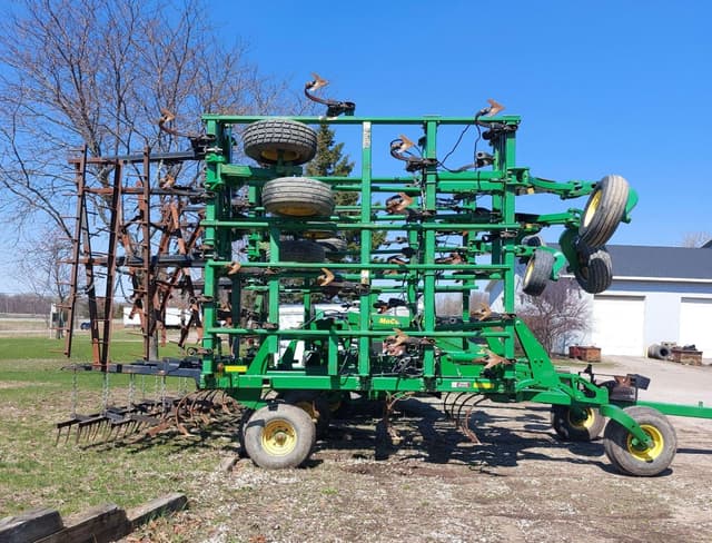 Image of John Deere 2210 equipment image 3