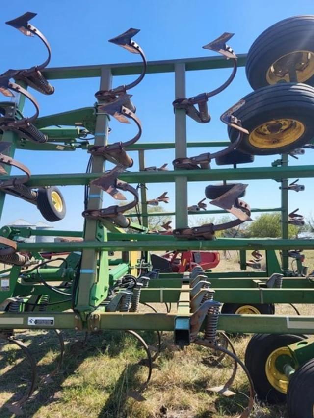 Image of John Deere 2210 equipment image 4