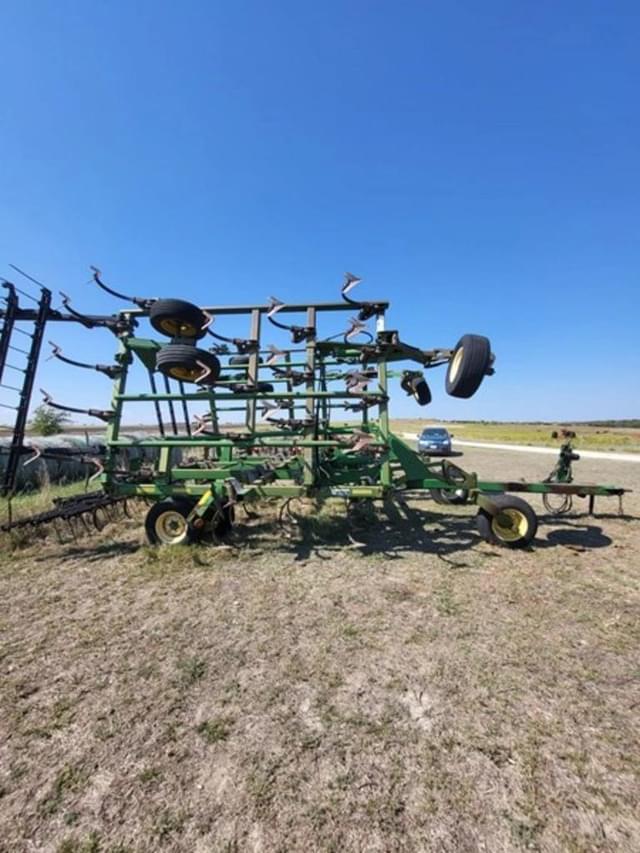 Image of John Deere 2210 equipment image 2