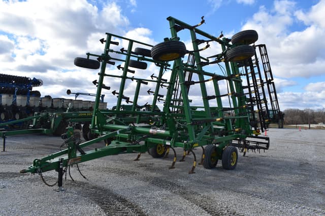 Image of John Deere 2210 equipment image 2