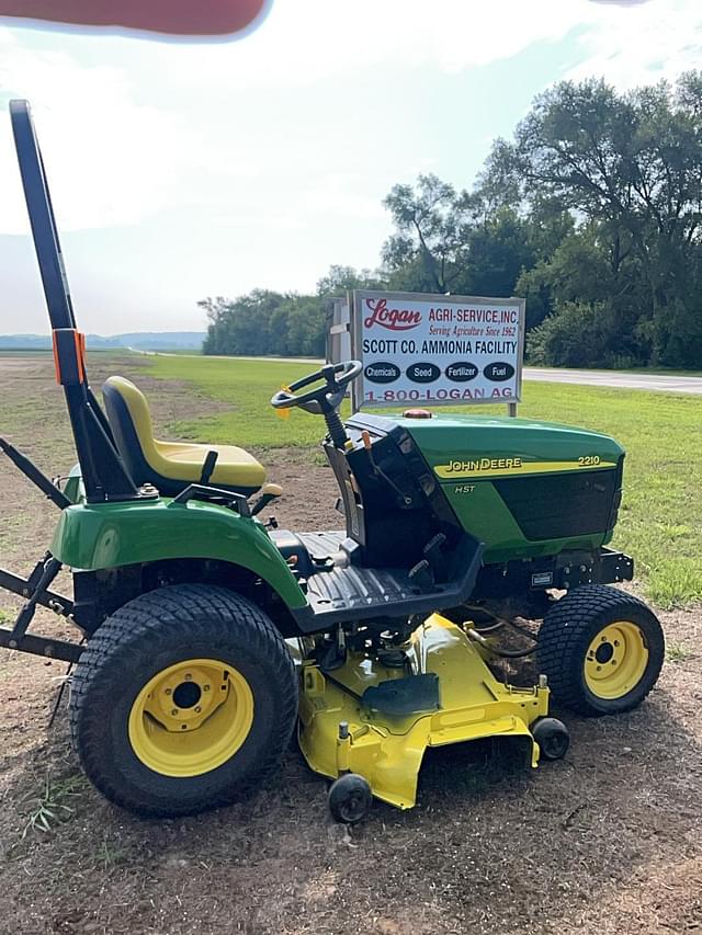 Image of John Deere 2210 equipment image 4