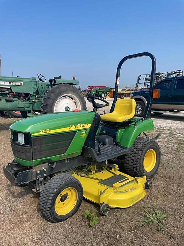 Image of John Deere 2210 equipment image 1